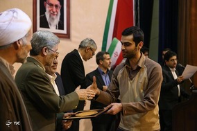 بازدید وزیر دفاع از نمایشگاه دانشجویی دانشگاه مالک اشتر