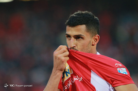 دیدار تیم‌های فوتبال پرسپولیس و پارس جنوبی جم