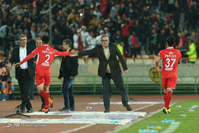 دیدار تیم‌های فوتبال پرسپولیس و پارس جنوبی جم