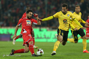 دیدار تیم‌های فوتبال پرسپولیس و پارس جنوبی جم