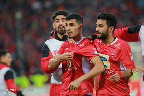 دیدار تیم‌های فوتبال پرسپولیس و پارس جنوبی جم