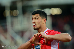 دیدار تیم‌های فوتبال پرسپولیس و پارس جنوبی جم