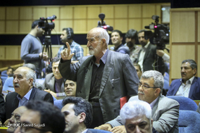صحبت های یک راننده کامیون در انتهای سخنرانی عبدالرضا رحمانی فضلی، وزیر کشور در همایش روز ملی حمل و نقل