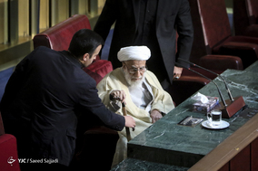 ورود آیت الله احمد جنتی، دبیر شورای نگهبان به مراسم نکوداشت هفته پژوهش