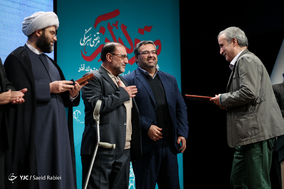 مراسم رونمایی از مستند متولد آذر