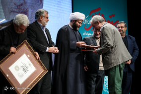 مراسم رونمایی از مستند متولد آذر
