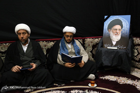 حضور طلاب و روحانیون در منزل آیت الله هاشمی شاهرودی در قم