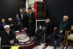حضور طلاب و روحانیون در منزل آیت الله هاشمی شاهرودی در قم