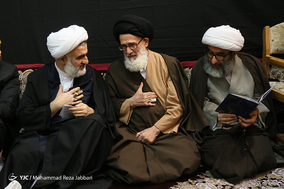 حضور طلاب و روحانیون در منزل آیت الله هاشمی شاهرودی در قم