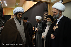 حضور طلاب و روحانیون در منزل آیت الله هاشمی شاهرودی در قم
