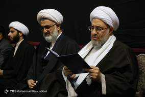 حضور طلاب و روحانیون در منزل آیت الله هاشمی شاهرودی در قم