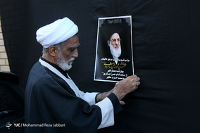 حضور طلاب و روحانیون در منزل آیت الله هاشمی شاهرودی در قم