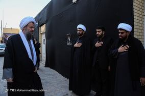 حضور طلاب و روحانیون در منزل آیت الله هاشمی شاهرودی در قم