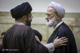 آیت الله محمد امامی کاشانی، امام جمعه موقت تهران و حجت الاسلام سید مسعود خامنه ای در مراسم بزرگداشت آیت الله هاشمی شاهرودی