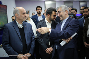 بازدید وزرای نیرو و ارتباطات از پژوهشگاه فضایی ایران