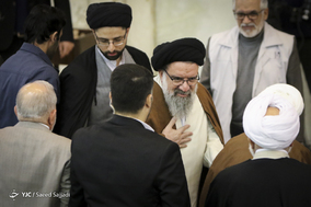 آیت الله احمد خاتمی، عضو هیئت رئیسه مجلس خبرگان رهبری در نماز جمعه تهران - ۱۴ دی ۱۳۹۷