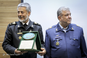 تقدیر از خانواده شهدای نیروی هوایی در طول هشت سال دفاع مقدس در مراسم بزرگداشت سالروز شهادت امیر سرلشکر منصور ستاری