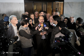 حضور محمد شریعتمداری، وزیر تعاون کار و رفاه اجتماعی در جمع خبرنگاران در حاشیه نشست گفت‌وشنود با بازنشستگان آموزش‌وپرورش سراسر کشور