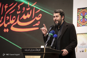 شعرخوانی احمد بابایی در اختتامیه اولین جشنواره «شاهدان حقیقت»