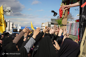 تشییع پیکر مطهر ۱۰ شهید دفاع مقدس و مدافع حرم در مشهد