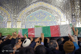 تشییع پیکر مطهر ۱۰ شهید دفاع مقدس و مدافع حرم در مشهد