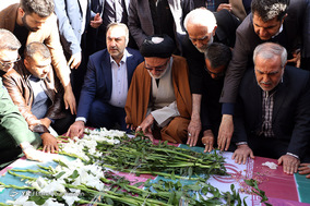 تشییع پیکر سه شهید دفاع مقدس در شیراز