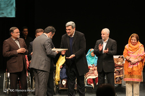 نمایش «رستم و سهراب» باهنرمندی معلولین موسسه کهریزک