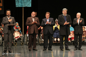 نمایش «رستم و سهراب» باهنرمندی معلولین موسسه کهریزک