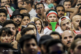 تماشای دیدار فوتبال ایران و ژاپن - تهران
