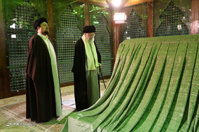 حضور رهبر معظم انقلاب در مرقد مطهر امام راحل و گلزار شهدای بهشت زهرا