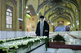 حضور رهبر معظم انقلاب در مرقد مطهر امام راحل و گلزار شهدای بهشت زهرا