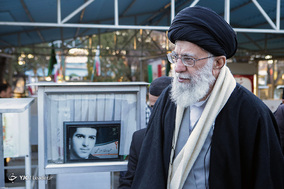 حضور رهبر معظم انقلاب در مرقد مطهر امام راحل و گلزار شهدای بهشت زهرا