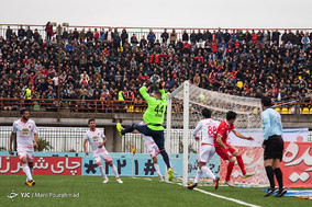 دیدار تیم‌های فوتبال سپید رود و پرسپولیس