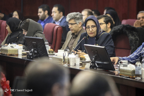 نشست هم‌اندیشی کارآفرینان با وزیر اقتصاد