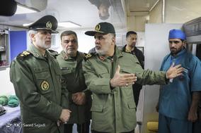 بازدید وزیر دفاع از نمایشگاه اقتدار بهداری رزم سپاه
