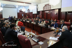 نشست صمیمانه وزیر اقتصاد با اقتصاددانان جوان