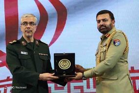 بازدید سفرا و وابستگان نظامی از نمایشگاه اقتدار ۴۰
