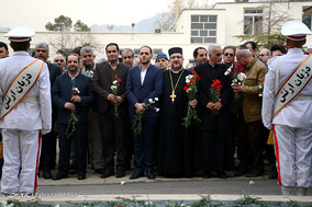 عطرافشانی و گلباران مزار شهدای ادیان توحیدی