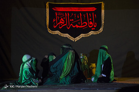 نمایش «ماه بی نشان»