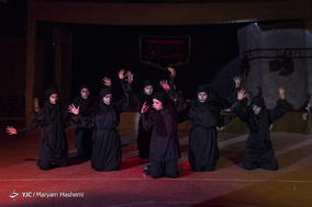 نمایش «ماه بی نشان»