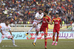 دیدار تیم‌های فوتبال فولاد خوزستان و پرسپولیس تهران