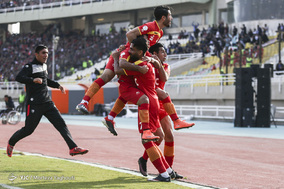 دیدار تیم‌های فوتبال فولاد خوزستان و پرسپولیس تهران