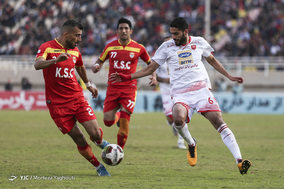 دیدار تیم‌های فوتبال فولاد خوزستان و پرسپولیس تهران