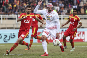 دیدار تیم‌های فوتبال فولاد خوزستان و پرسپولیس تهران