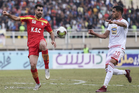 دیدار تیم‌های فوتبال فولاد خوزستان و پرسپولیس تهران