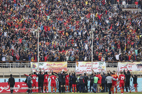 دیدار تیم‌های فوتبال فولاد خوزستان و پرسپولیس تهران