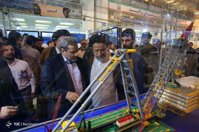 بازدید وزیر اطلاعات از نمایشگاه «اقتدار ۴۰»