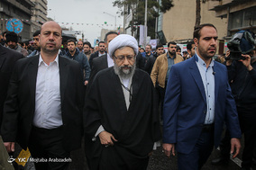 حضور آیت الله صادق آملی لاریجانی رئیس مجمع تشخیص مصحلت نظام و رئیس قوه قضائیه در جشن ۲۲ بهمن چهل سالگی