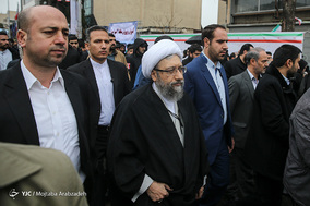 حضور آیت الله صادق آملی لاریجانی رئیس مجمع تشخیص مصحلت نظام و رئیس قوه قضائیه در جشن ۲۲ بهمن چهل سالگی
