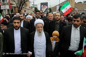 حضور آیت الله ناصر مکارم شیرازی از مراجع تقلید در جشن ۲۲ بهمن چهل سالگی شهر مقدس قم